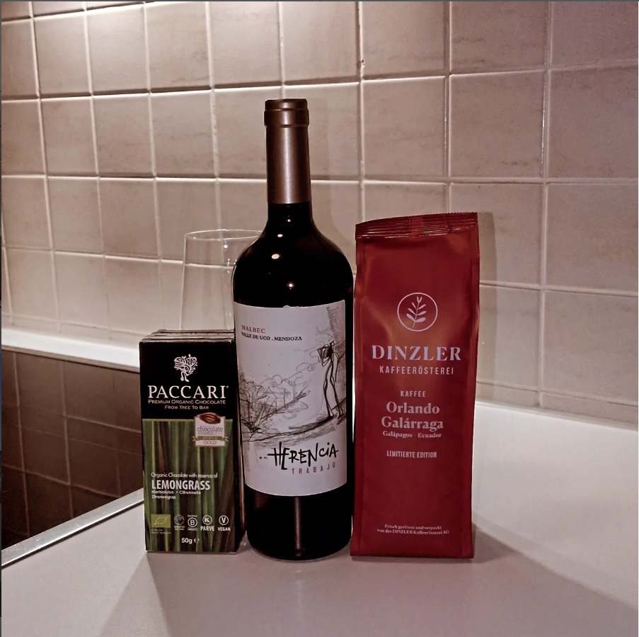 El Espiritu Santo: Bio Schokolade aus Ecuador + Kaffee: Galápagos-Arabica + Herencia Trabajo Malbec aus Mendoza
